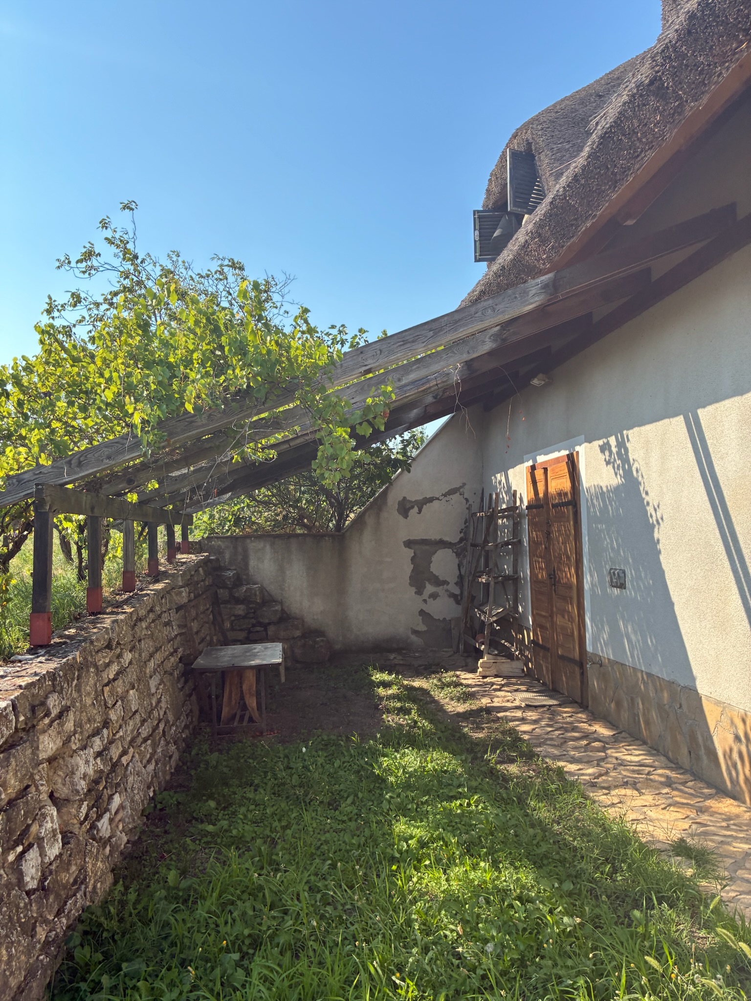 The cottage terrace and pergola — project Hegylakó is one of the first real projects on Baubiber