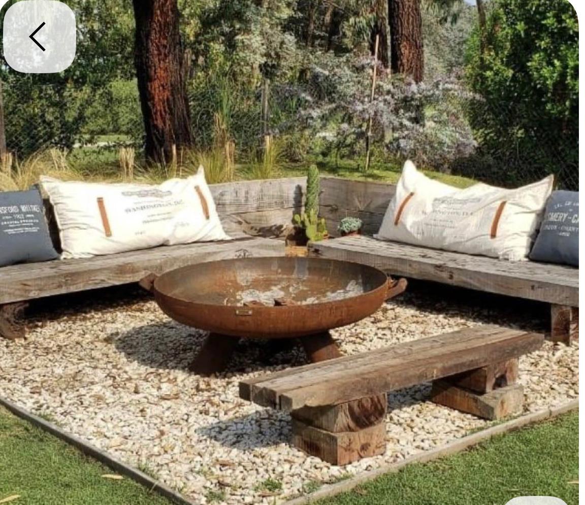 L-shaped bench seating around a fire bowl